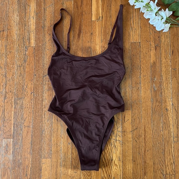 SKIMS SWIM SCOOP NECK ONE PIECE.🤎 - Picture 6 of 16